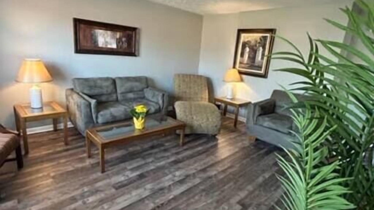 Photo of Livingroom in Akron