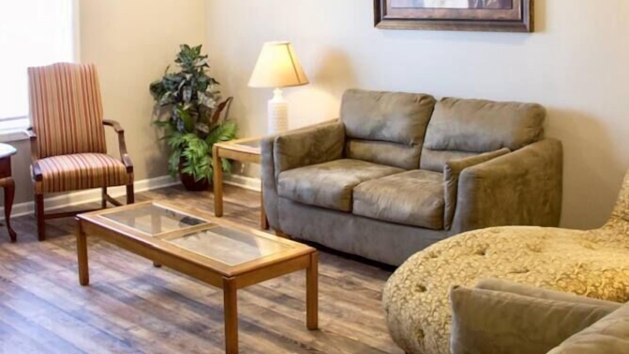 Photo of Livingroom in Akron