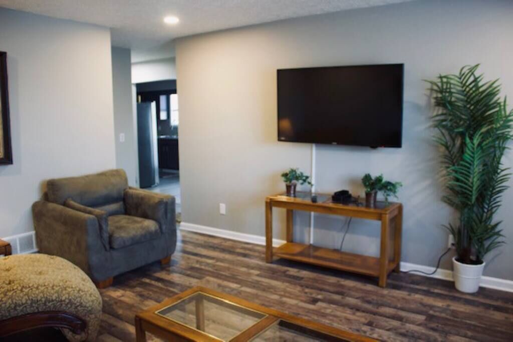 Photo of Livingroom in Akron