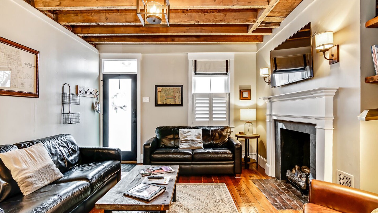 Photo of Livingroom in Center City
