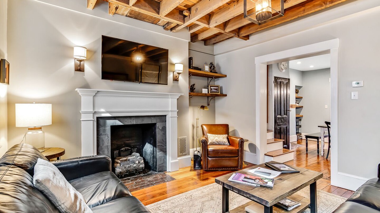 Photo of Livingroom in Center City