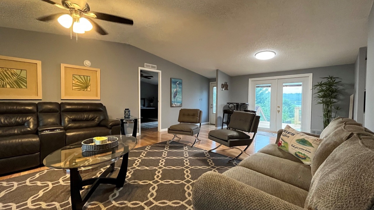 Photo of Livingroom in Sharps Chapel