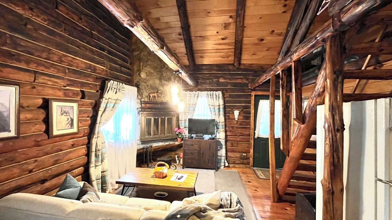 Photo of Livingroom in Old Washington