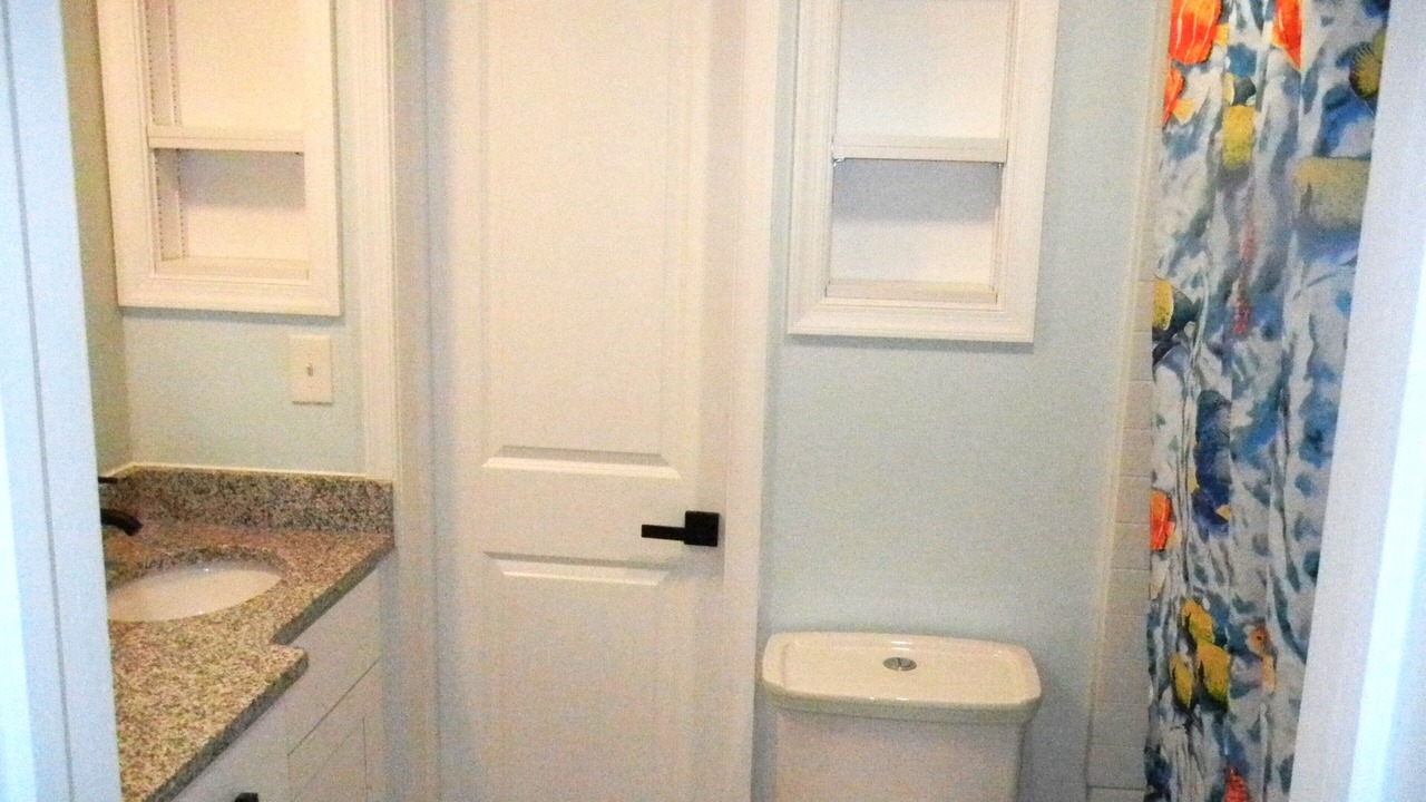 Photo of Bathroom in Willoughby Spit