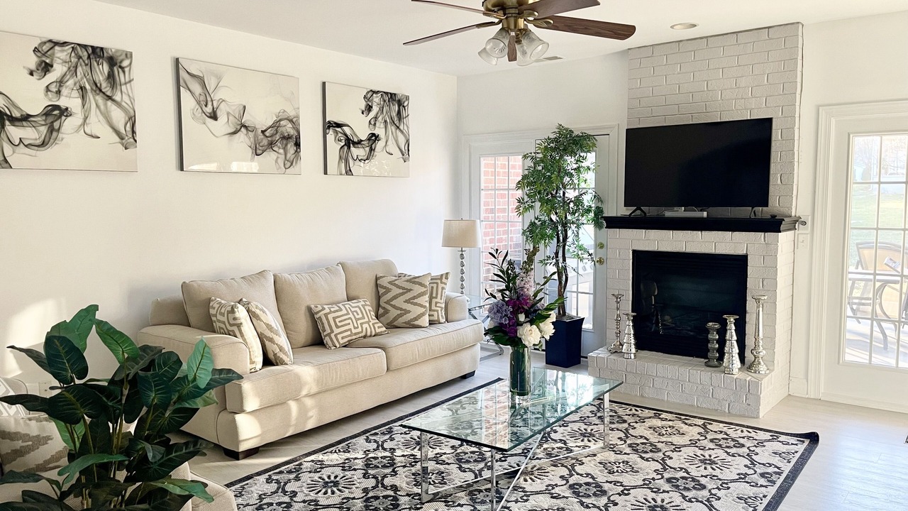 Photo of Livingroom in Fountainhead-Orchard Hills