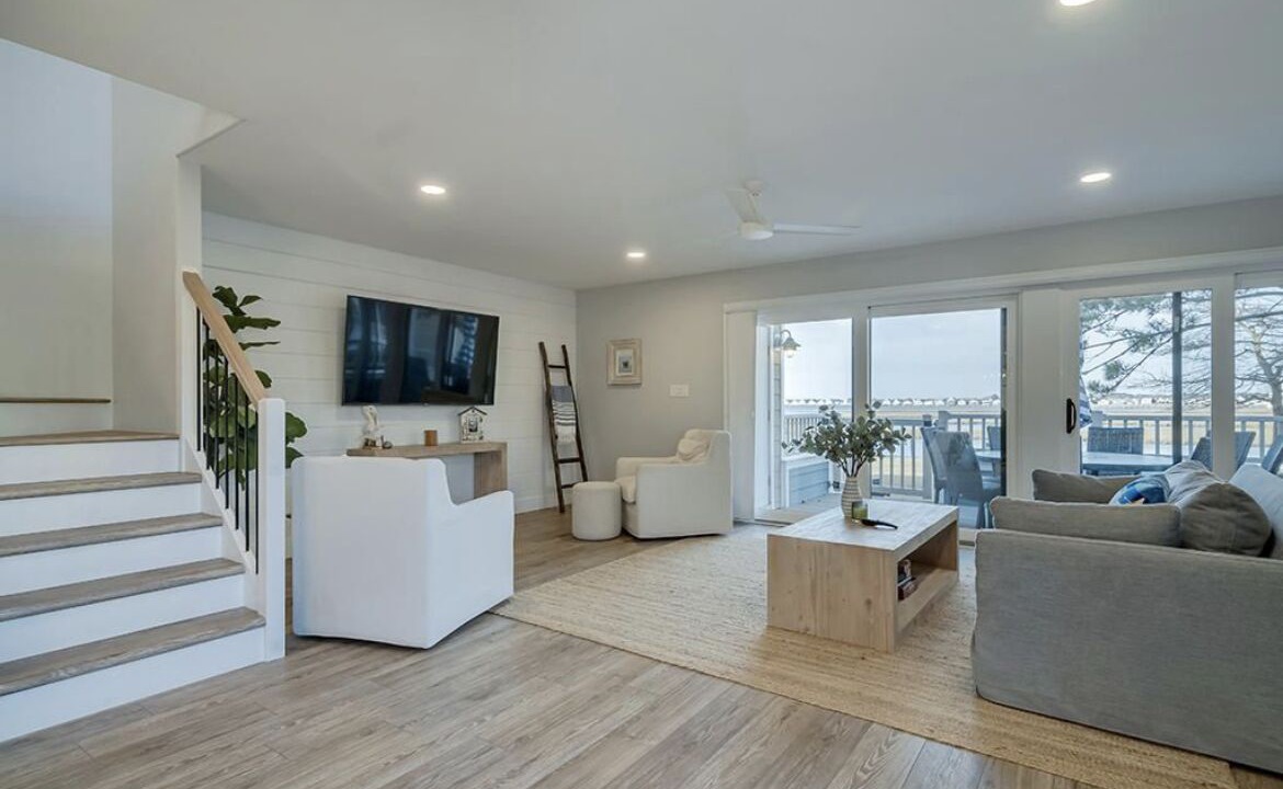 Photo of Livingroom in Heron Harbour Isle