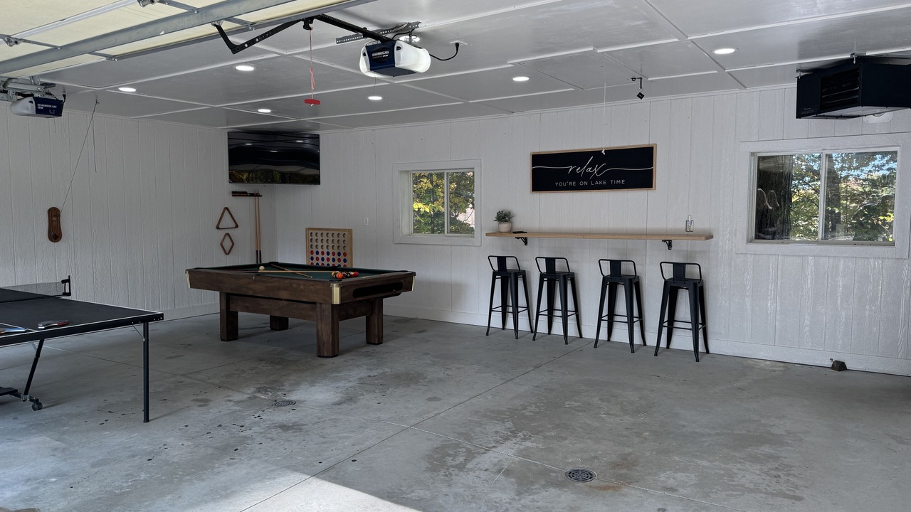 Photo of Bedroom in Six Lakes