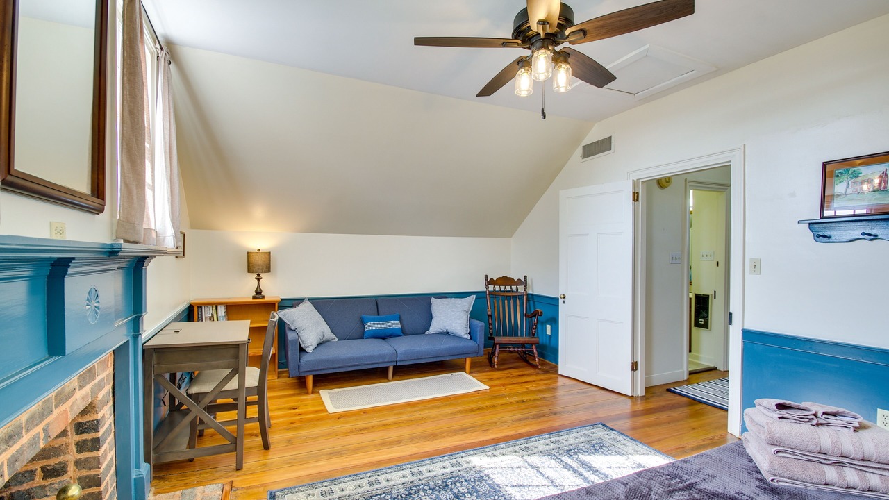 Photo of Livingroom in Appomattox