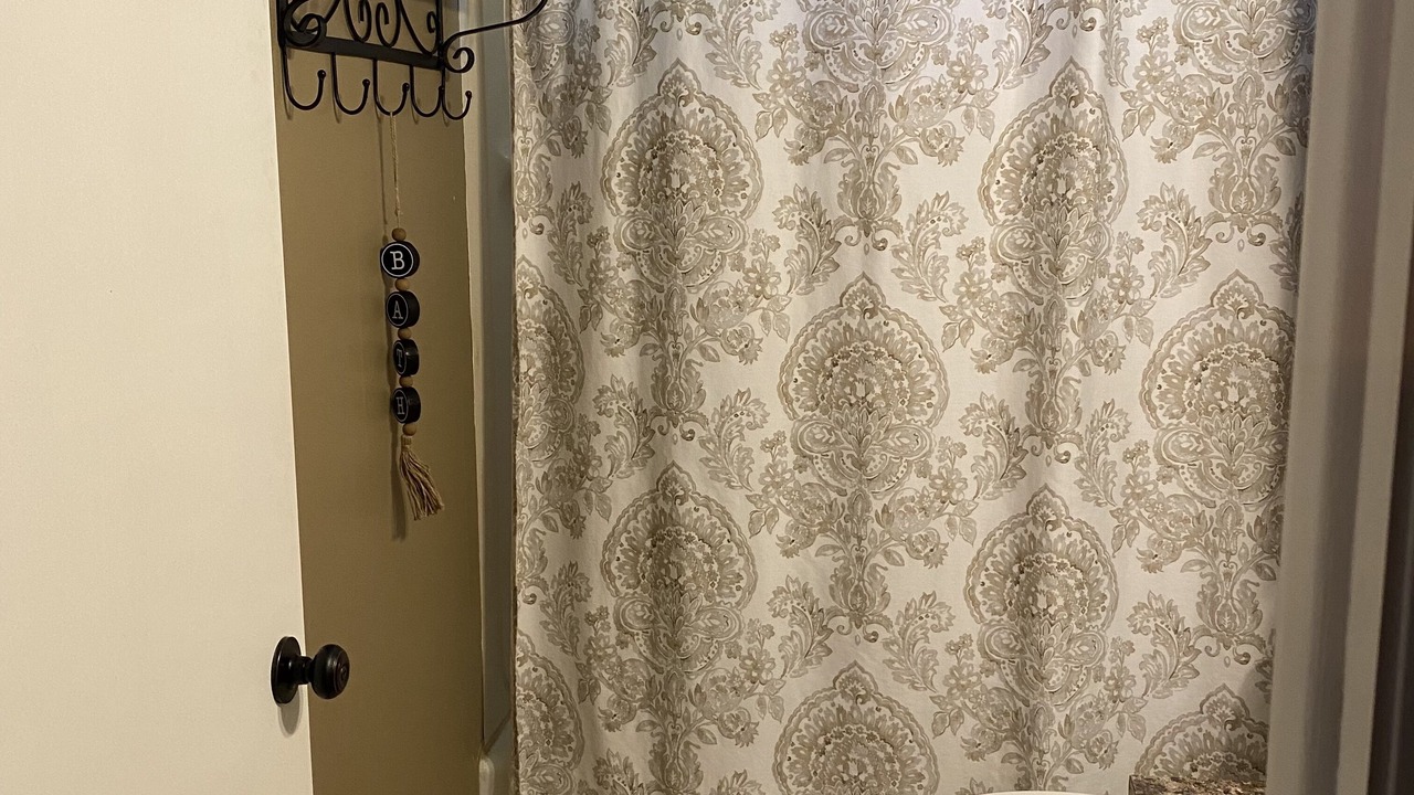 Photo of Bathroom in Uhrichsville