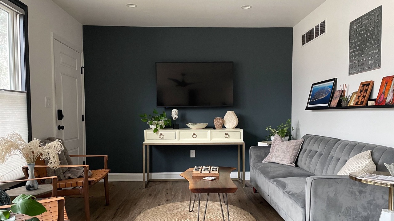 Photo of Livingroom in Town Bank