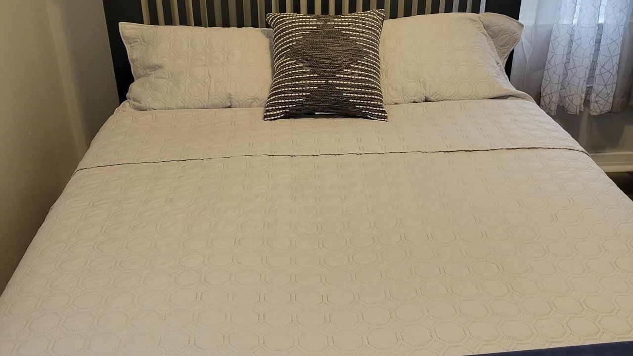 Photo of Bedroom in Conneaut