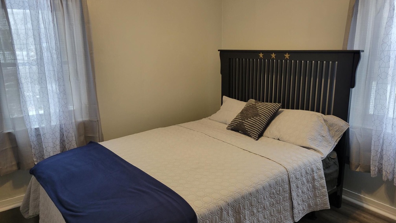 Photo of Bedroom in Conneaut