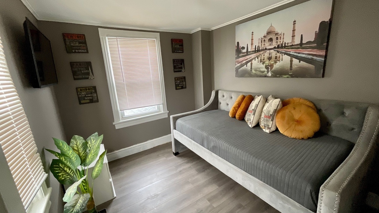 Photo of Livingroom in Neptune City