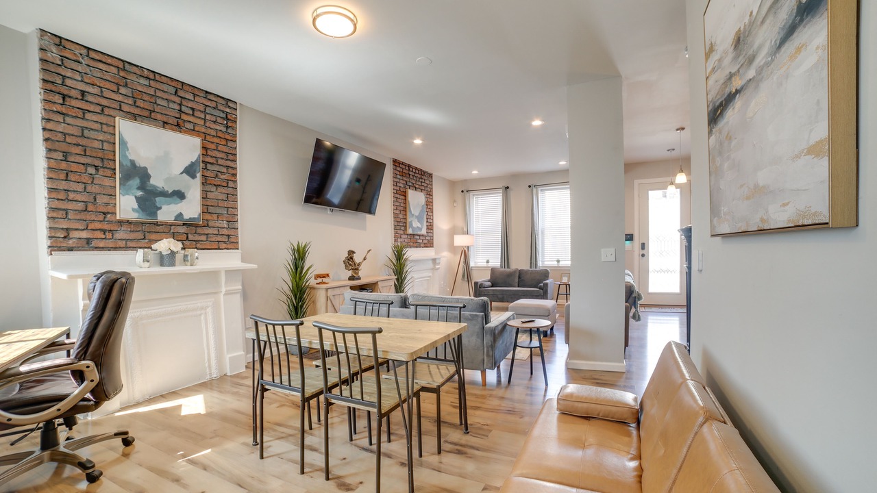 Photo of Livingroom in Oakland