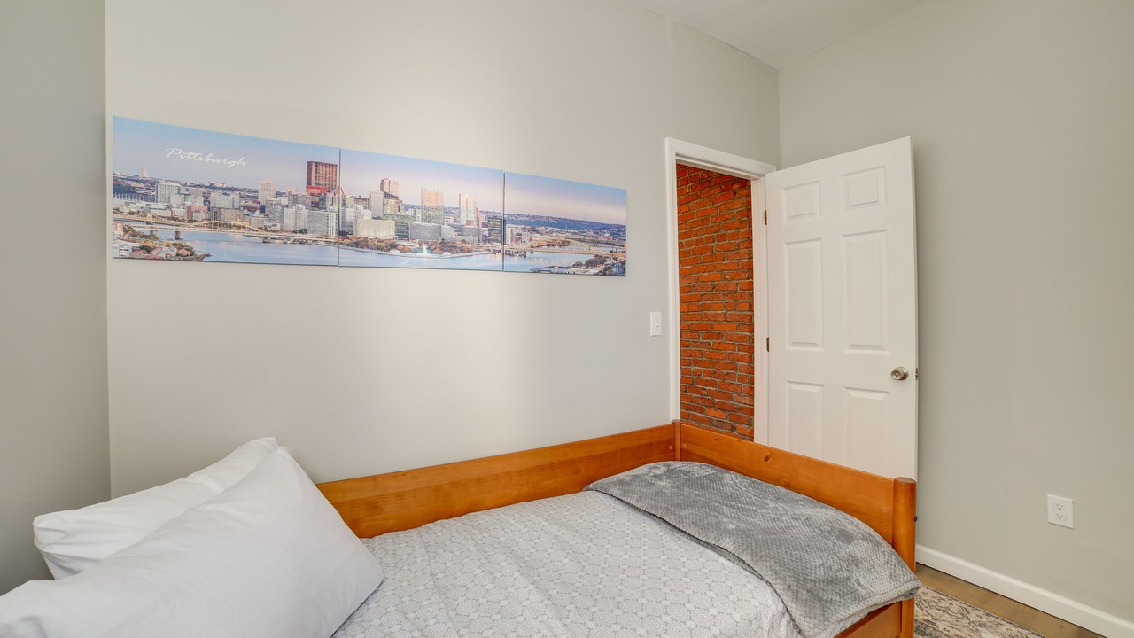 Photo of Bedroom in Oakland