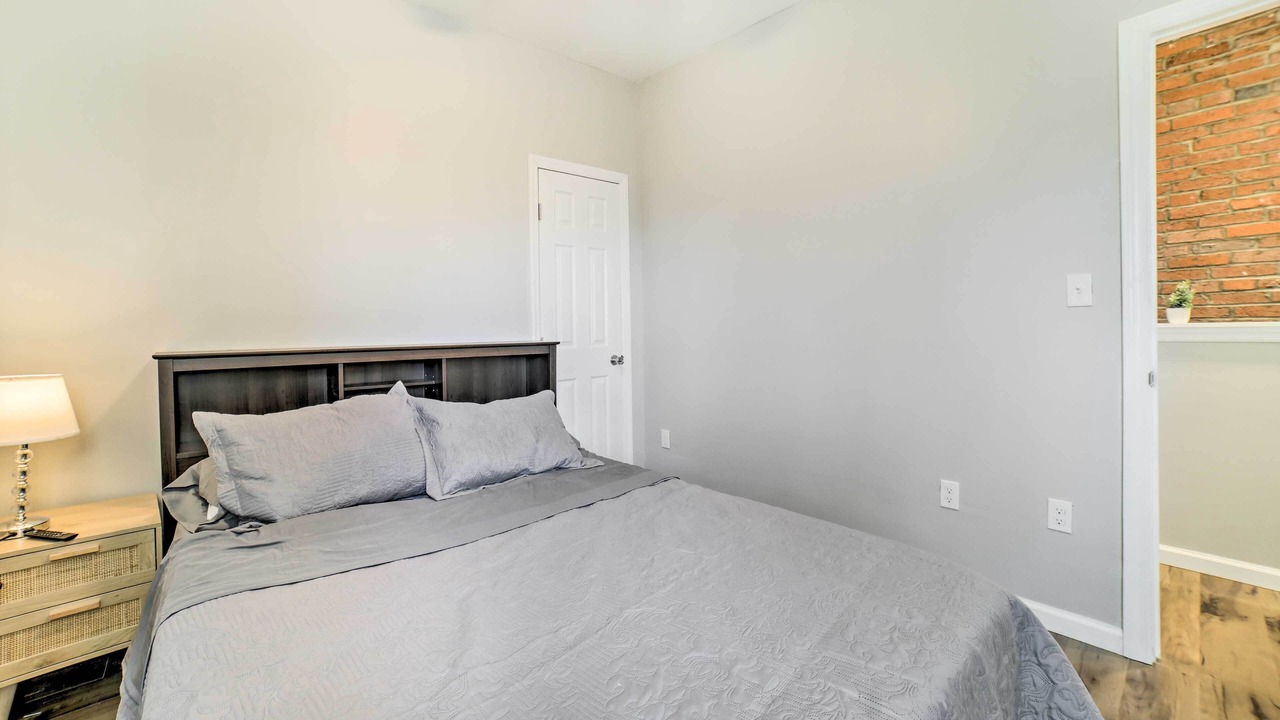 Photo of Bedroom in Oakland
