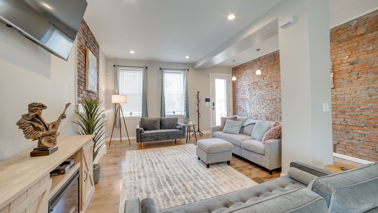 Photo of Livingroom in Oakland