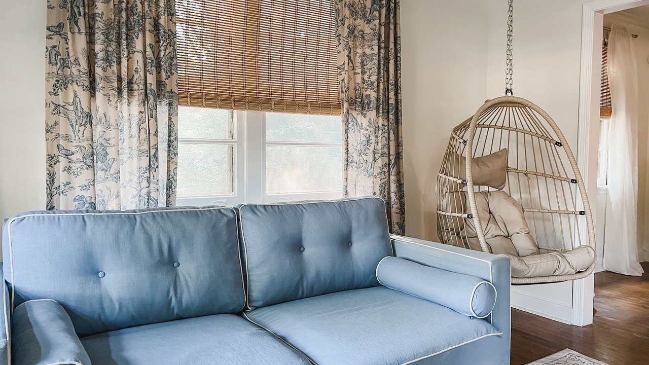 Photo of Livingroom in University District