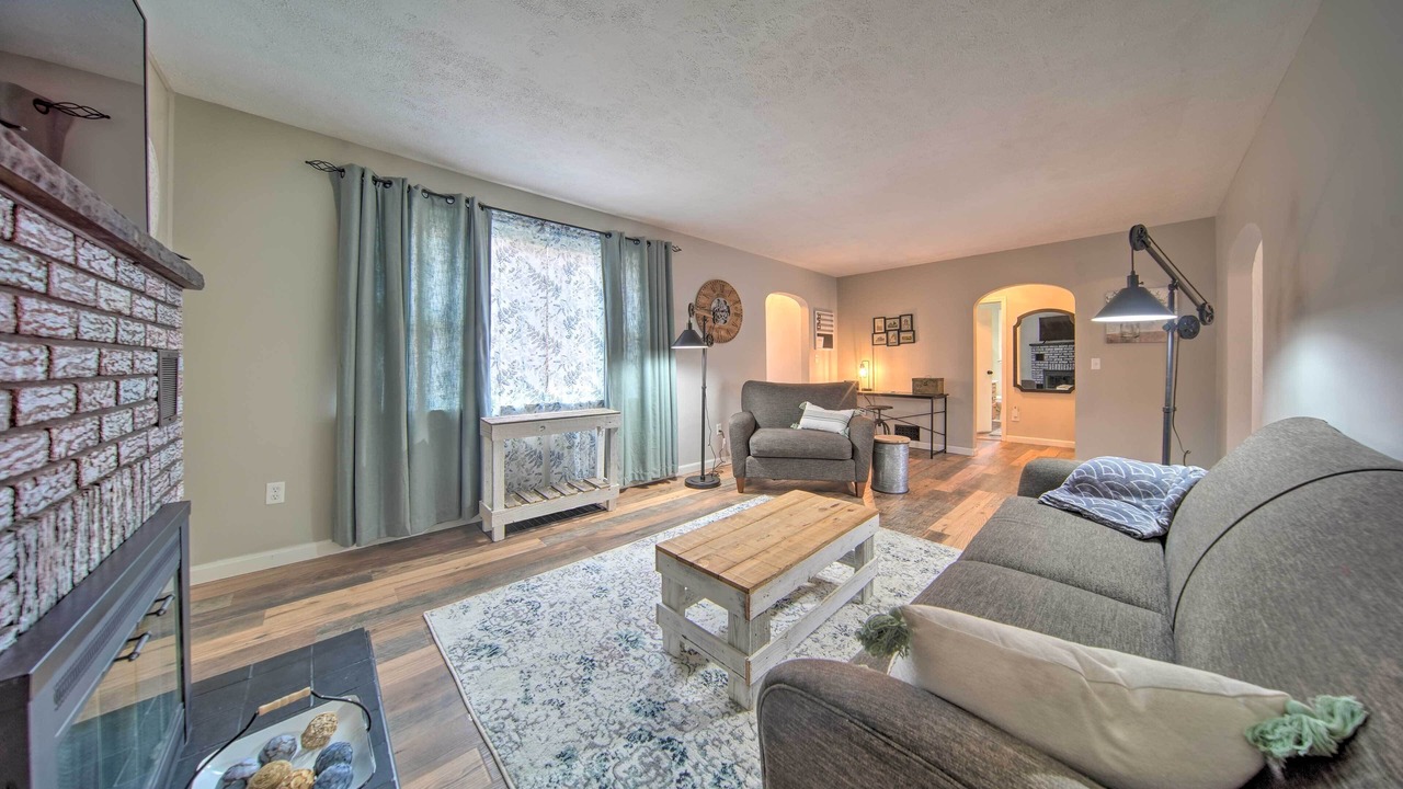 Photo of Livingroom in Meadville