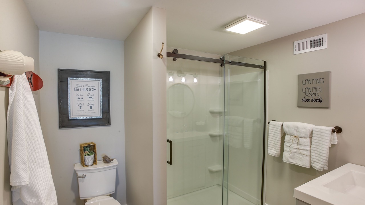 Photo of Bathroom in Byrdstown
