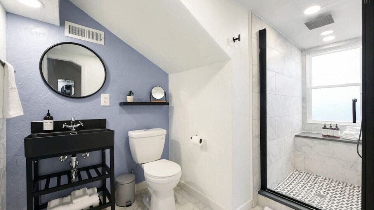 Photo of Bathroom in Lower Lawrenceville