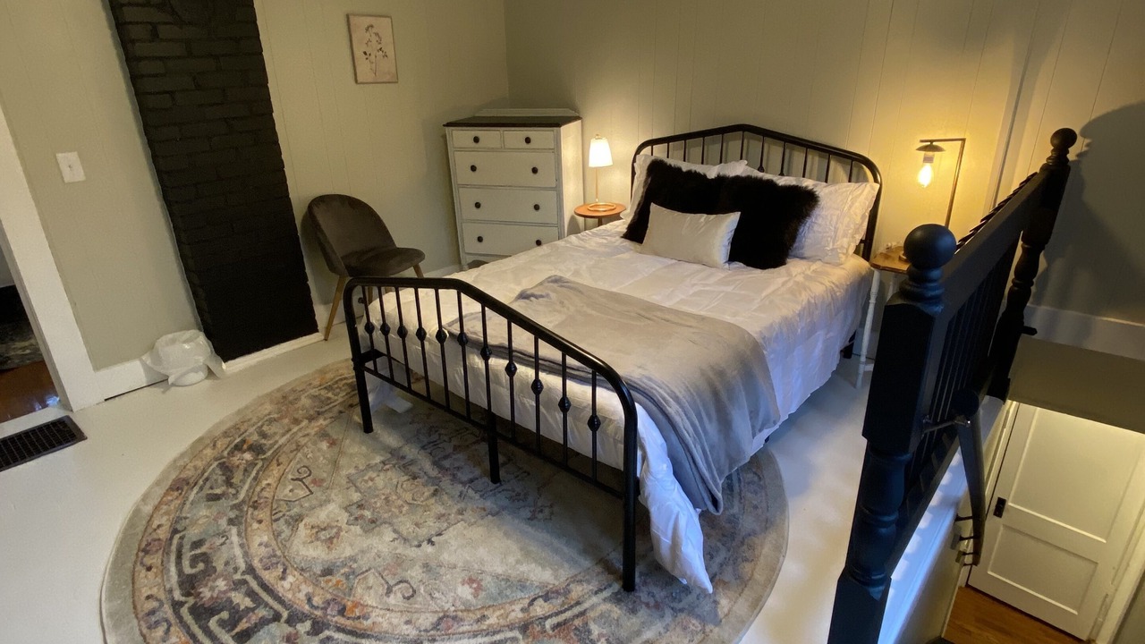 Photo of Bedroom in Greensburg