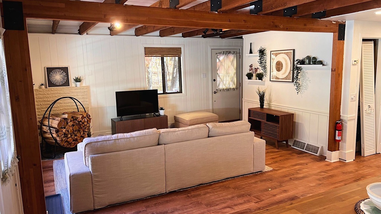 Photo of Livingroom in Briar Crest Woods