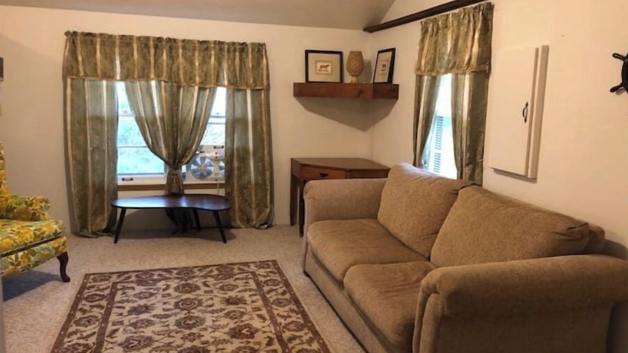 Photo of Livingroom in Manns Choice