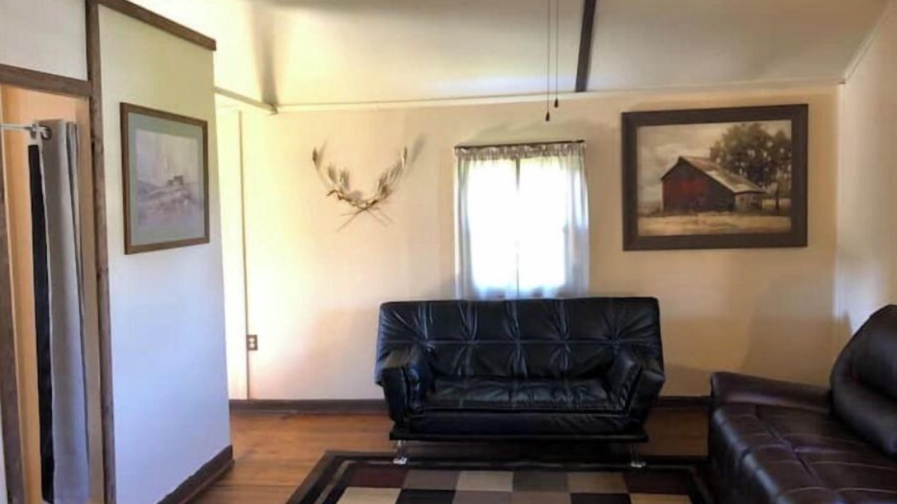 Photo of Livingroom in Manns Choice