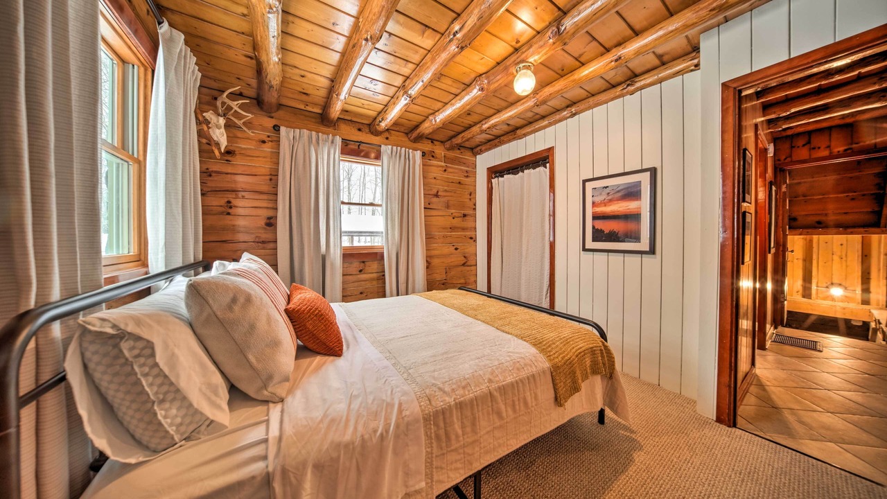 Photo of Bedroom in Cambridge Springs
