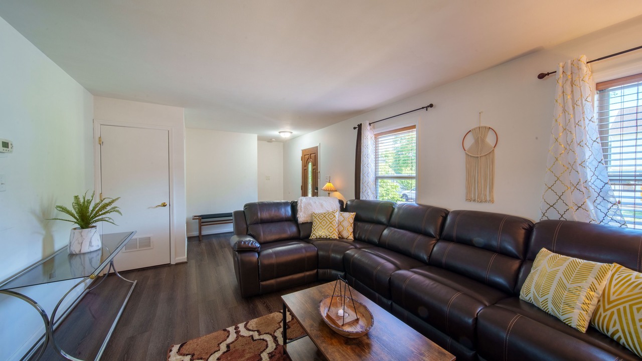 Photo of Livingroom in Neptune City