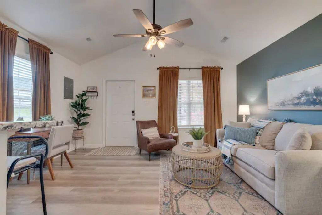 Photo of Livingroom in Lewisburg