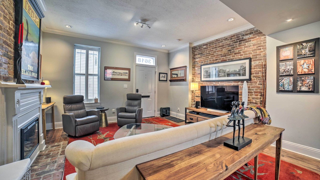 Photo of Livingroom in Lower Lawrenceville