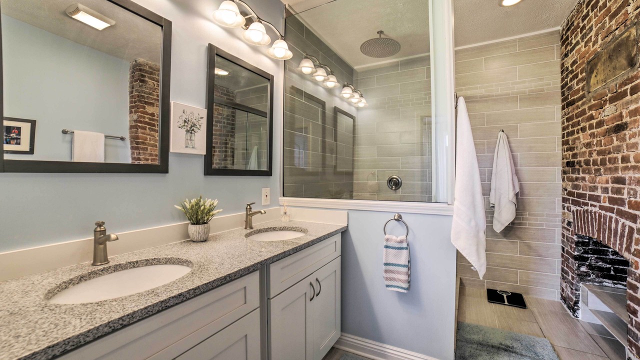 Photo of Bathroom in Lower Lawrenceville