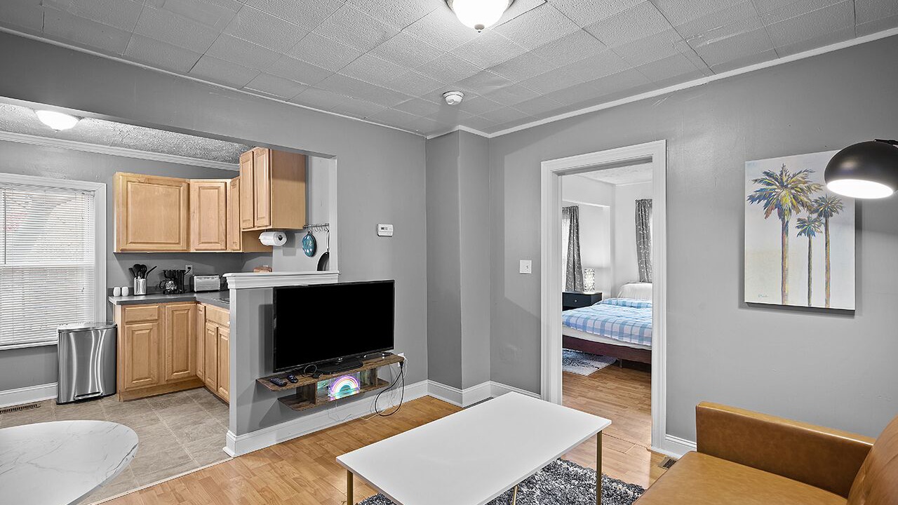 Photo of Livingroom in Detroit - Shoreway