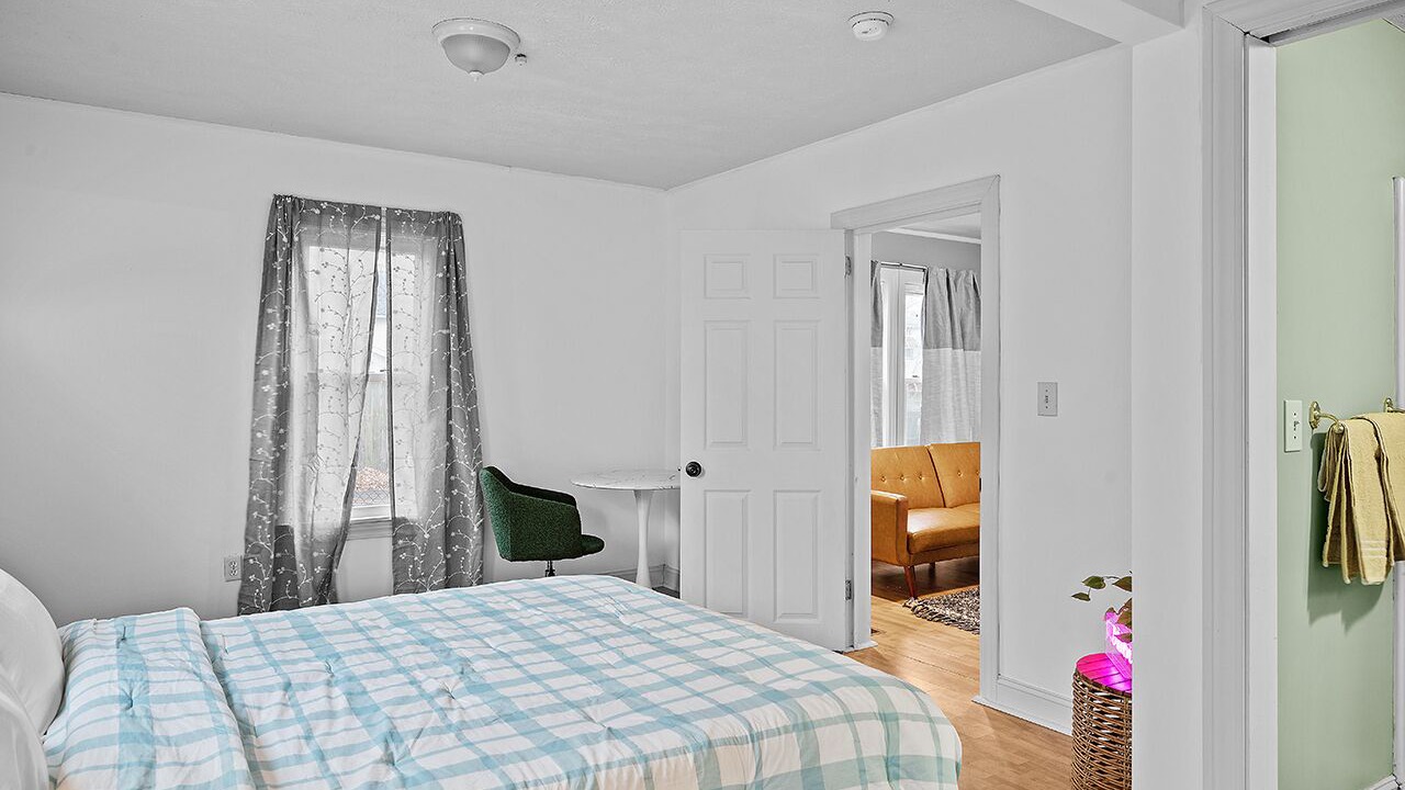 Photo of Bedroom in Detroit - Shoreway
