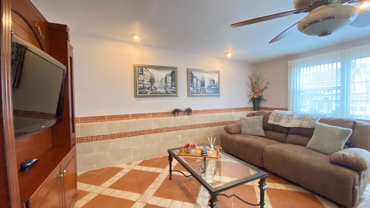 Photo of Livingroom in Forest Hill