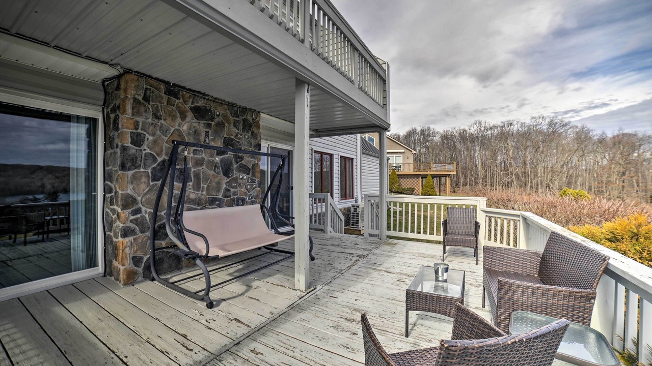 Photo of Patio Balcony in Alpine Lake