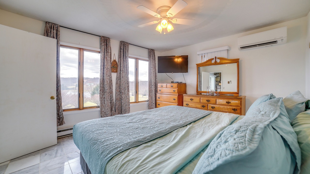 Photo of Bedroom in Alpine Lake