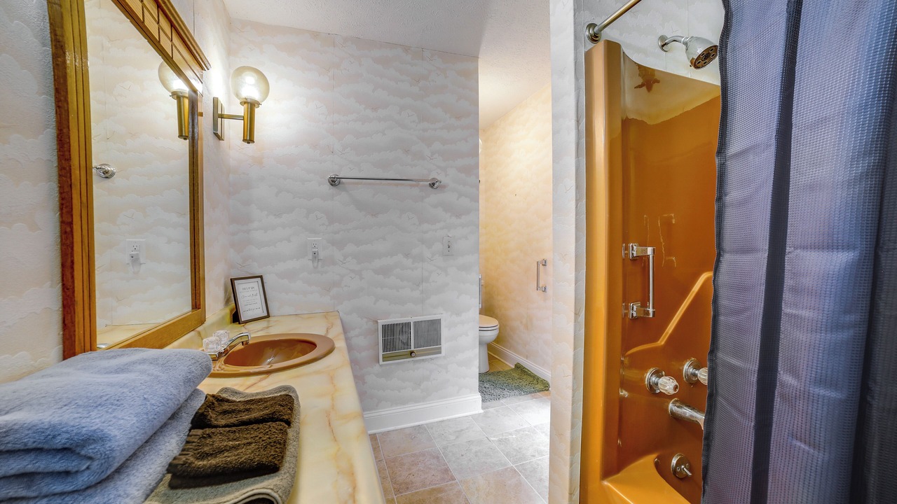 Photo of Bathroom in Alpine Lake