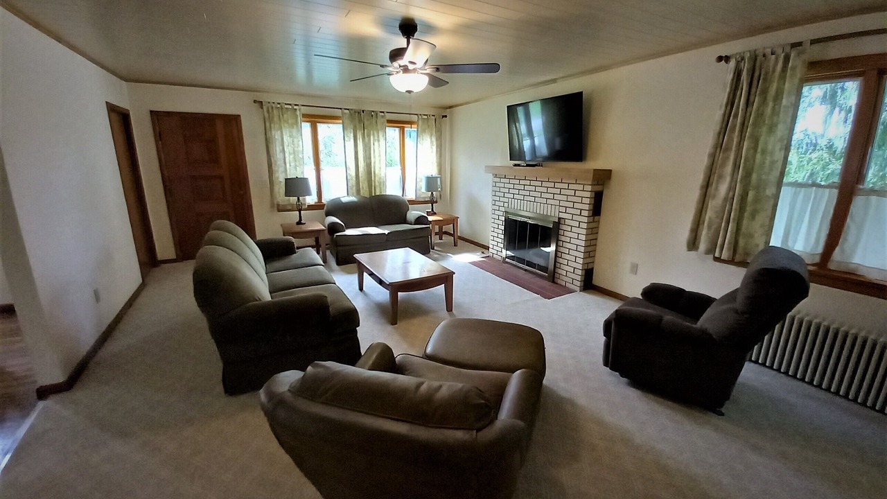 Photo of Livingroom in Oil City