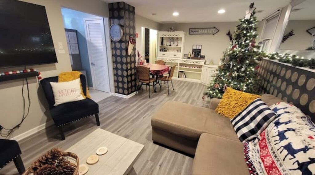 Photo of Livingroom in Akron