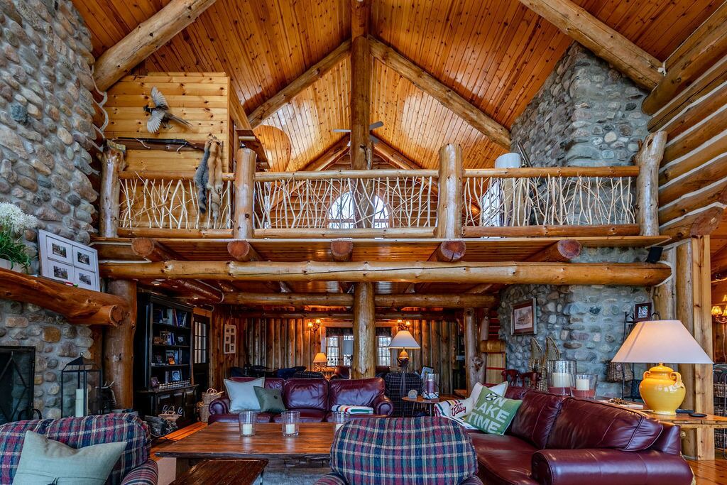 Photo of Livingroom in Frontier