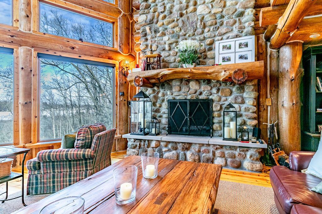 Photo of Livingroom in Frontier