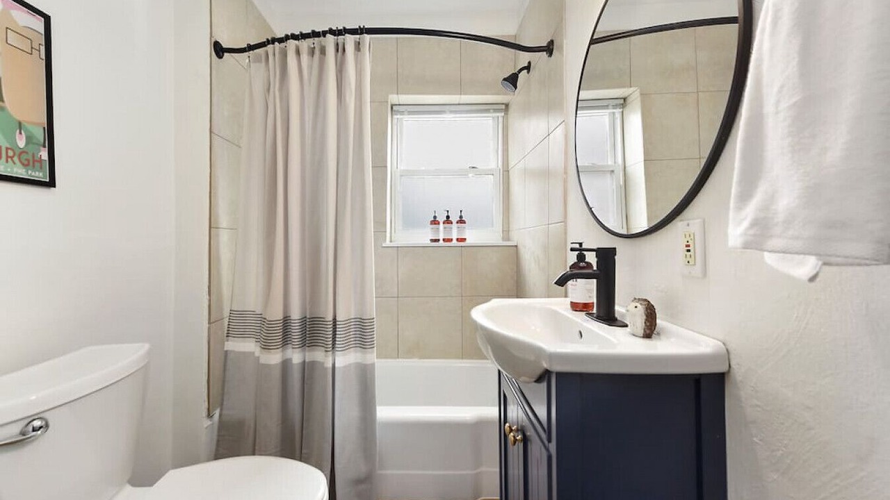 Photo of Bathroom in Lower Lawrenceville