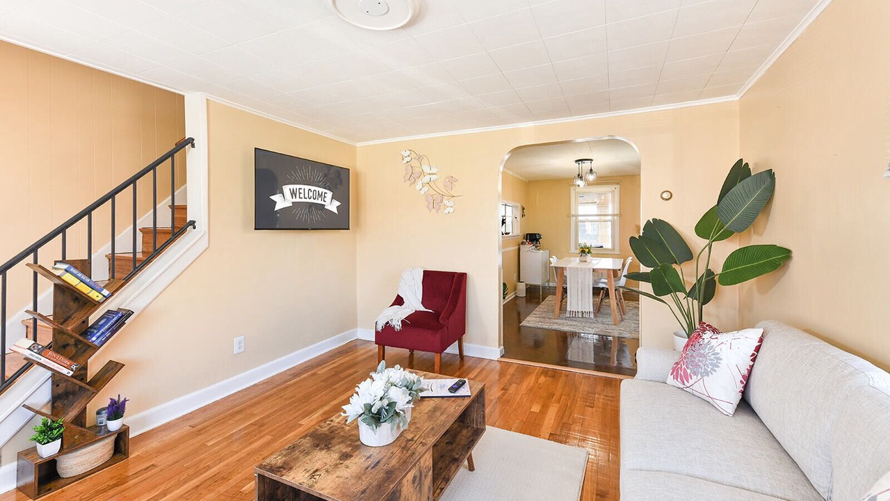 Photo of Livingroom in Violetville