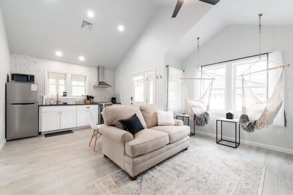 Photo of Livingroom in Schnecksville