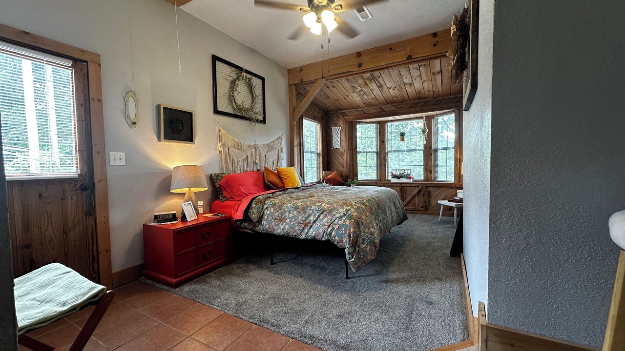 Photo of Bedroom in Helenwood