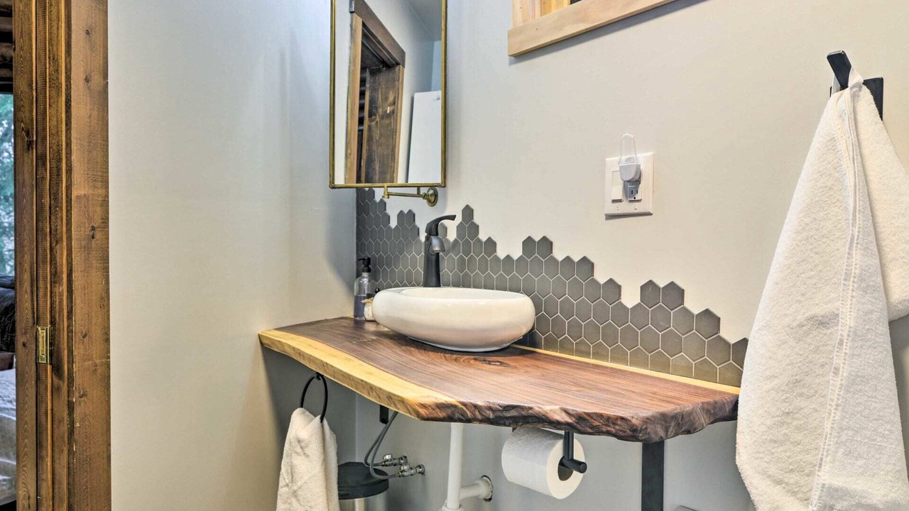 Photo of Bathroom in Alpine Lake
