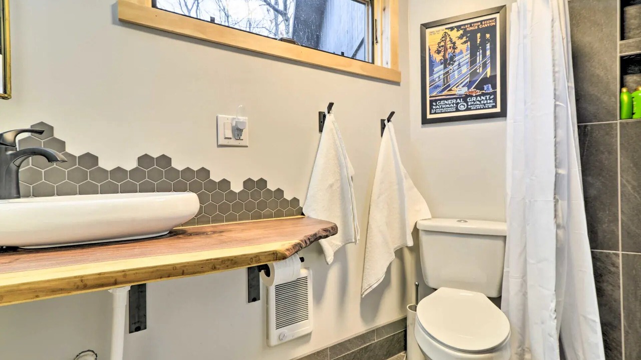 Photo of Bathroom in Alpine Lake